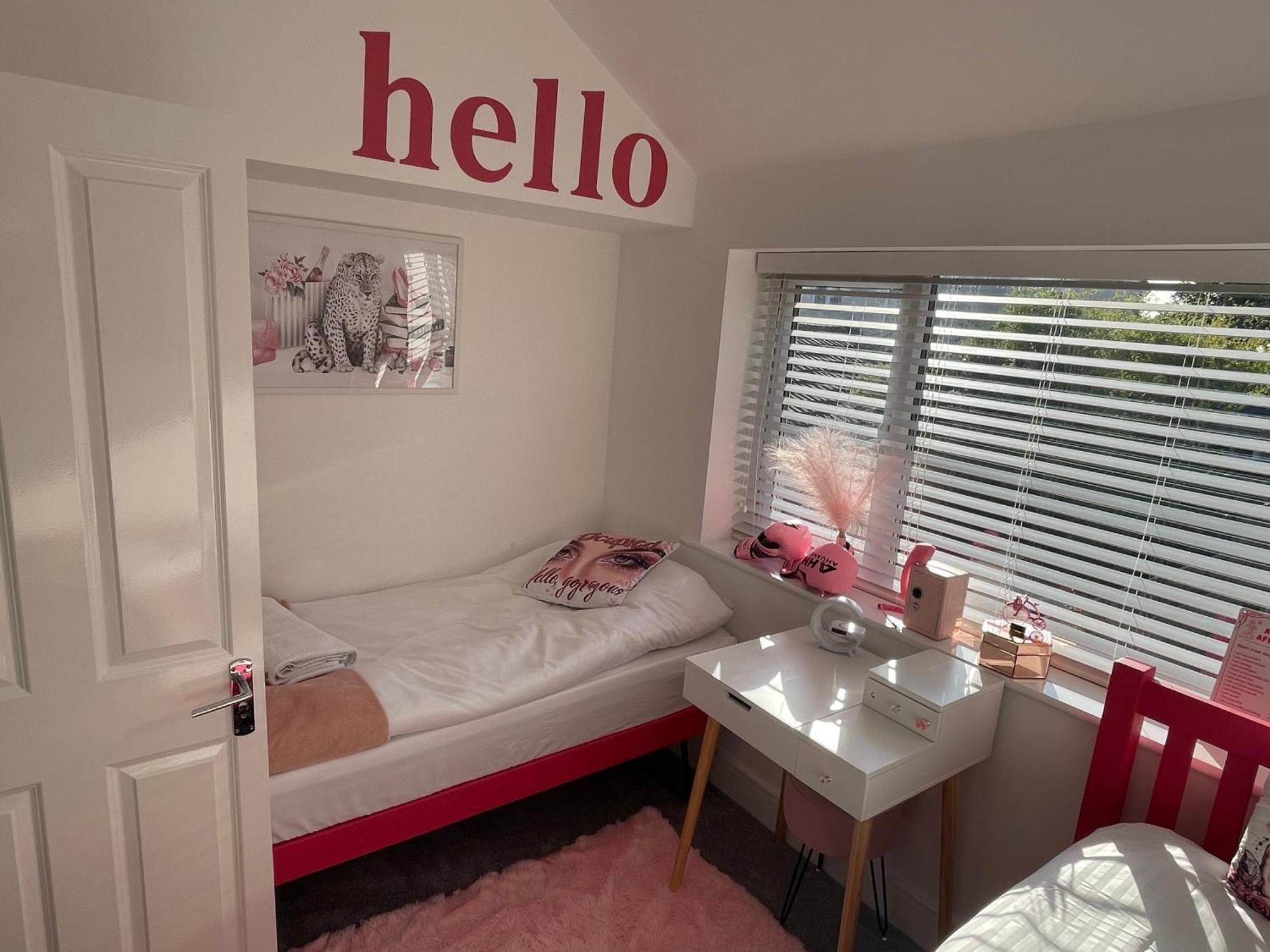 Serenity House, Free Parking, Sleeps 6, Free For 2 Children On Sofa Beds, Near The Restaurant And Centre, Guests Recommend It Hébergement de vacances *